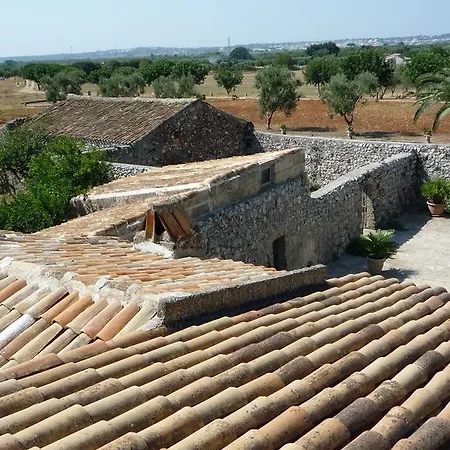 לינה וארוחת בוקר Masseria Uccio 4*