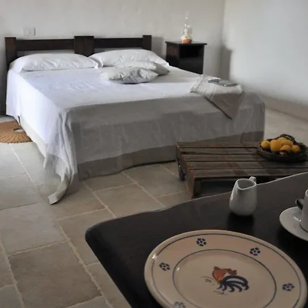 לינה וארוחת בוקר Masseria Uccio 4*